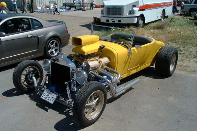 '27 ford roadster powered by a mopar 440 cid v8