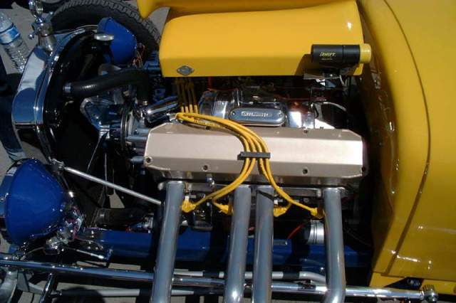 '27 ford roadster powered by a mopar 440 cid v8